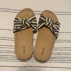 Bow Slip-On Sandals